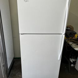 Whirlpool Apartment Size Top Freezer Refrigerator 