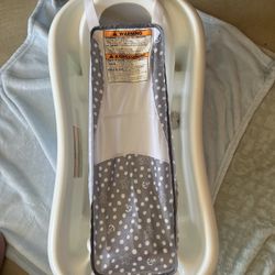 The First Years Sure Comfort Deluxe Newborn-to-Toddler Tub with Sling 