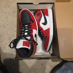 Jordan 1 Mid