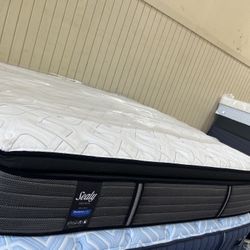 King Sealy Mattress Pillowtop And Box Springs 🪢