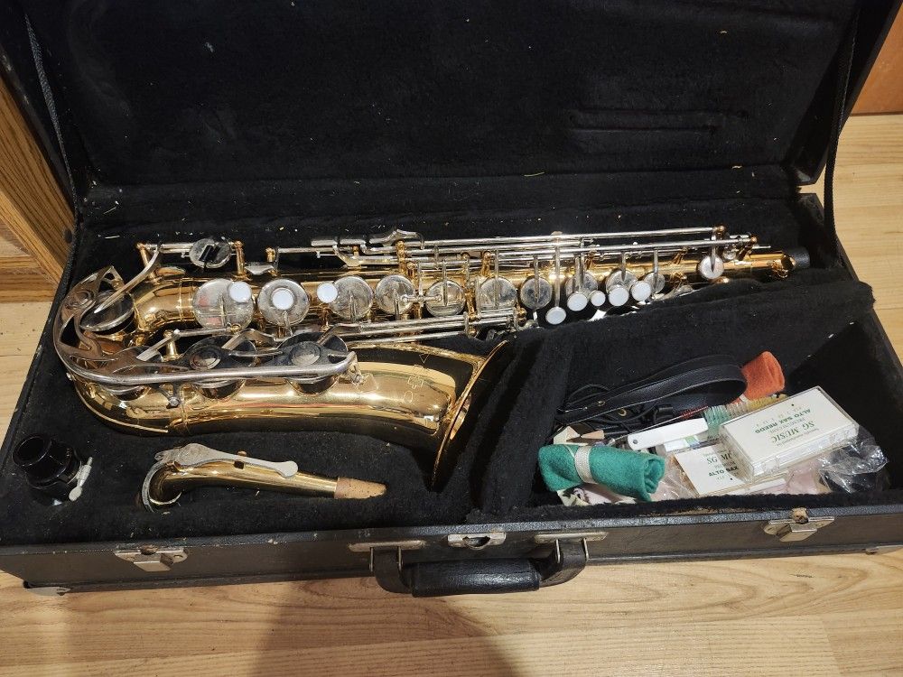 LEBLANC VITO JAPAN ALTO SAXOPHONE WITH CASE