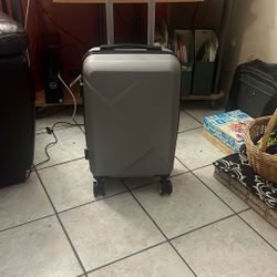 20 Inches Carry On (small) Travelers Luggage 