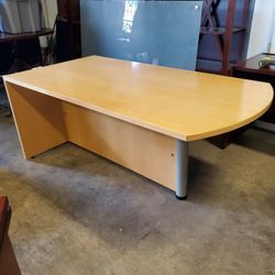 36 X 72 EXECUTIVE OFFICE DESK $250 (GOOD CONDITION)