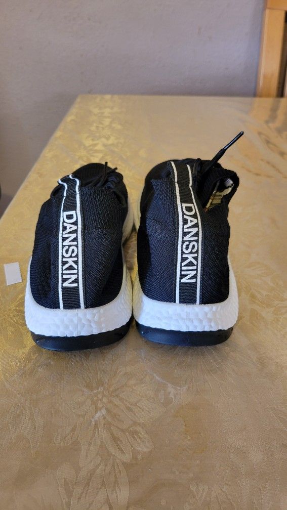 DANKIN COMODOS COMFOTABLE SIZE 9 NUEVOS $25