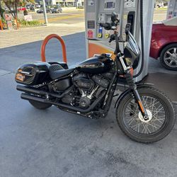 2022 HARLEY DAVIDSON STREETBOB M8