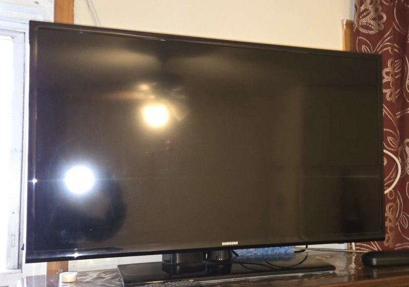 Samsumg 40" Class H5003 LED TV