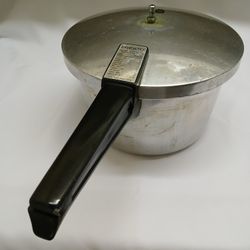 PRESTO PRESSURE COOKER,  4 QUART 