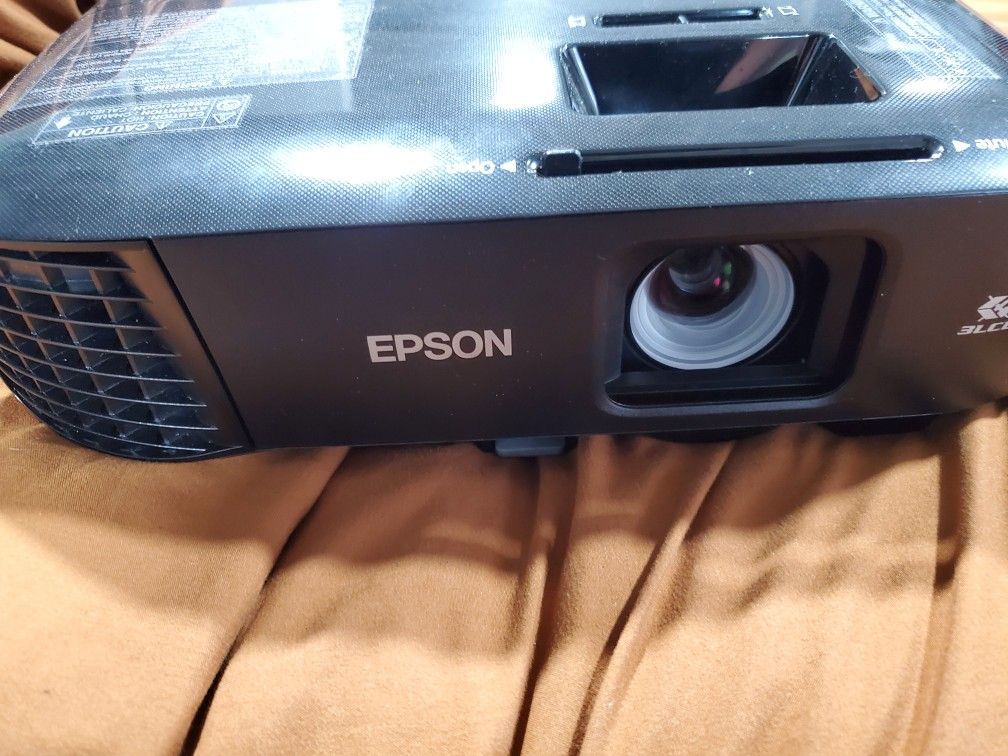Epson Pro EX9240 3LCD Full HD 1080p Wireless Projector with Miracast