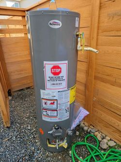 Refurbished 40 gal Gas Water Heater (installation included)