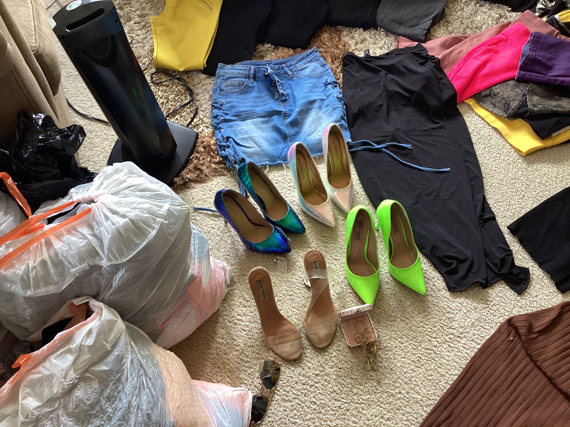 395 Clothing Women + Men’s Good Brand Jeans Jacket Pants Shorts Tishert Shoes Women Size M/S All For $350