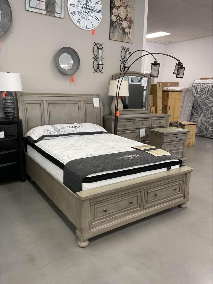 New Lettner Light Gray 4 Piece Queen Panel Bedroom Set 👍🏼 Deliver & Finance Available