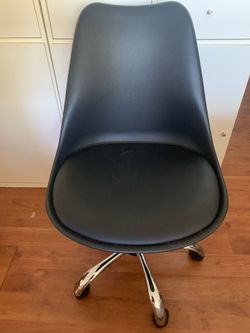Black Rolling office chair
