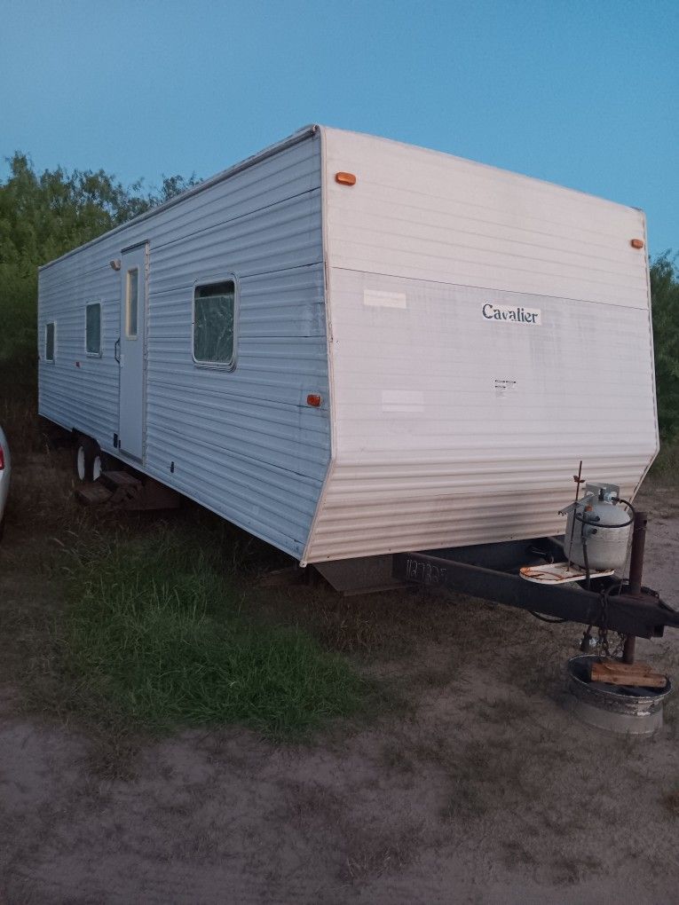 Traila Rv 30 Piez De Largo $3800 Una Recamara Y 2 Lieteras Y Ban̈o