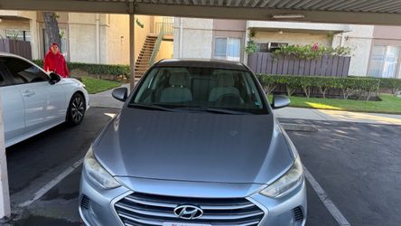 Hyundai Elantra Silver Sedan