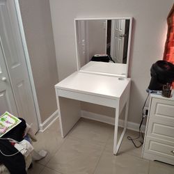 Makeup Table And Mirror 