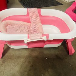 Baby Bath Tub And Baby Car Seat For $10