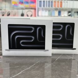 MacBook Pro 14” & 16” M4 & M5 Chip ((Take It Home In Payments/ llévatelo a casa en pagos) 