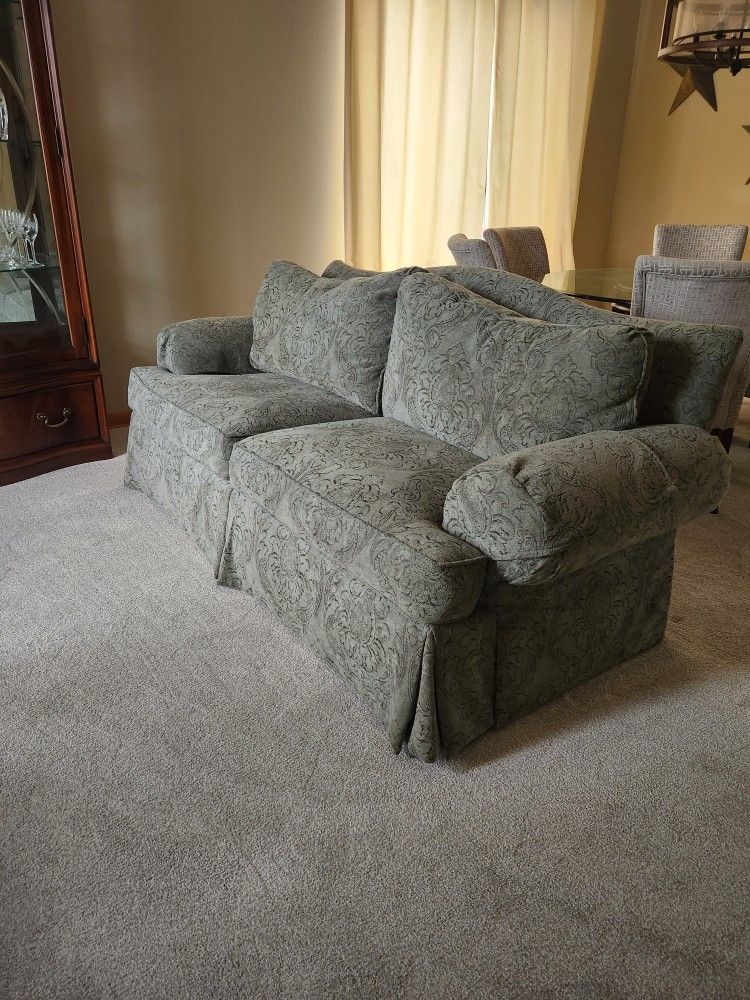 Thomasville 8' Couch.  Perfect Condition