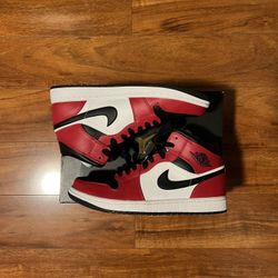 Jordan 1 Mid - Chicago Black Toe Sz 8.5