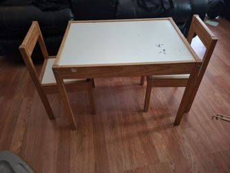 Kids table with 2 chairs