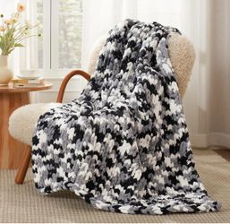 Chenille Chunky Knit Throw Blanket for Couch 50"x60", Space-Dyed Black