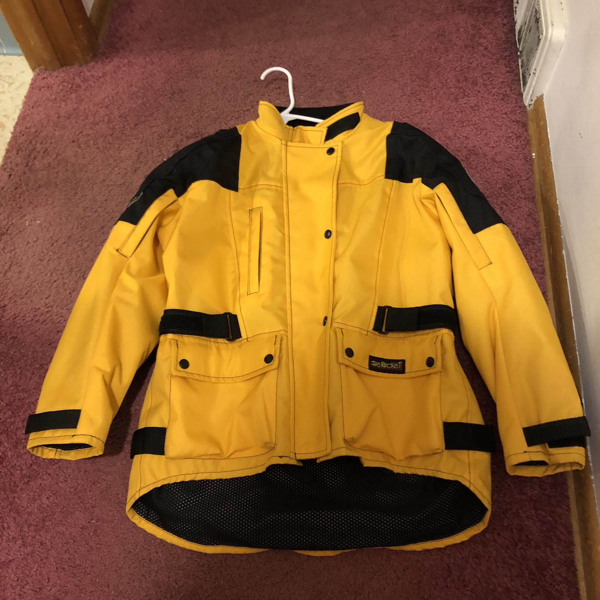 JACKET WOMANS MOTORCYCLE JACKET JOE ROCKET SPORTS GEAR SIZE MEDIUM PICK UP ONLY HILLIARD AREA