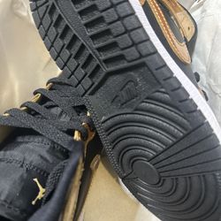 Jordan 1 Mid 