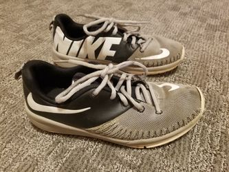 Nike Team Hustle size 5.5