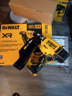 DeWalt 20V XR Brushless Cordless Framing Nailer
