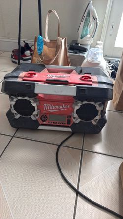 Milwaukee work radio