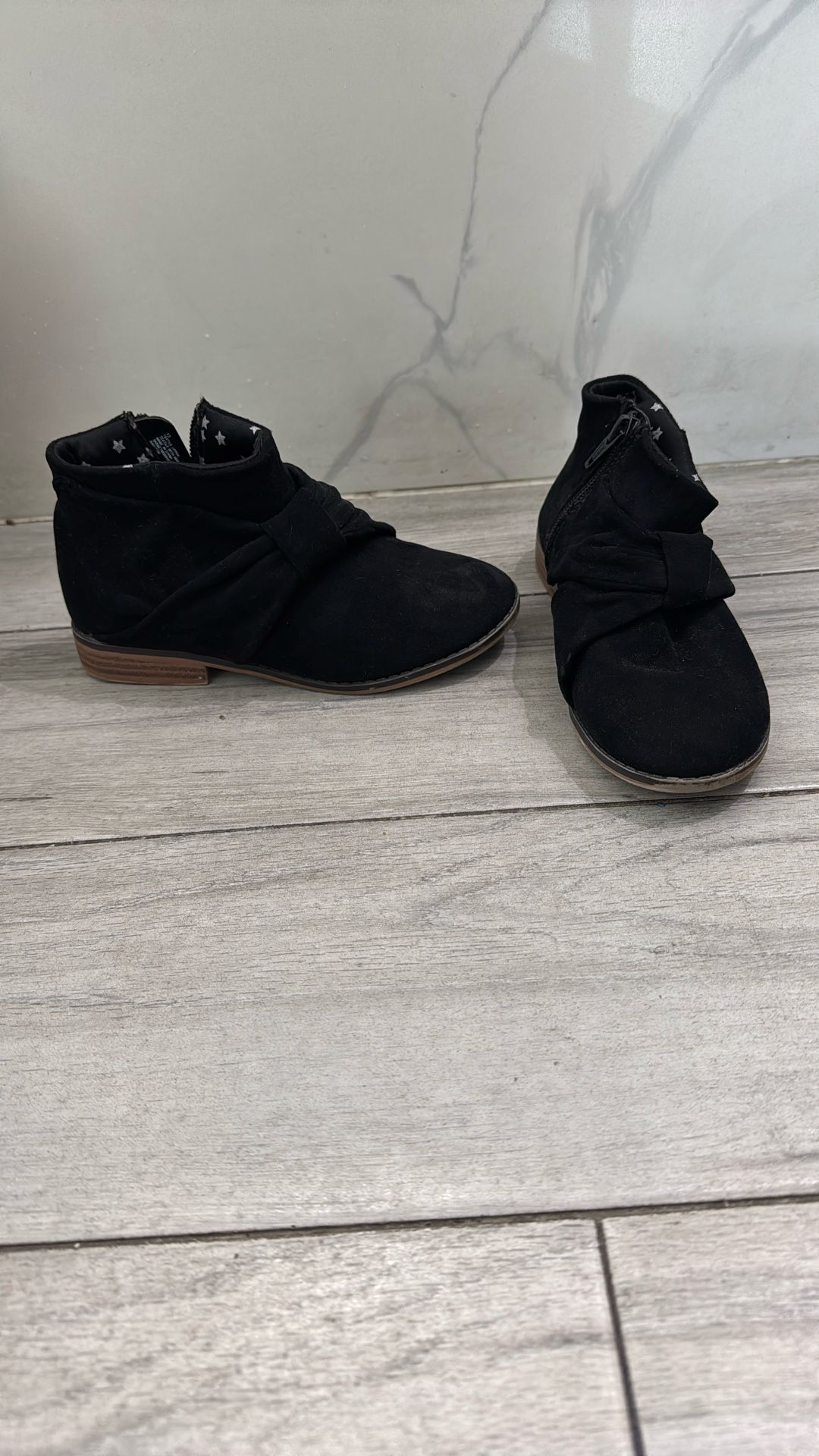 Black Low Top Kids Boots In Size 13