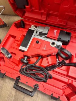 Milwaukee 13 Amp 1-5/8 in. Magnetic Drill Kit