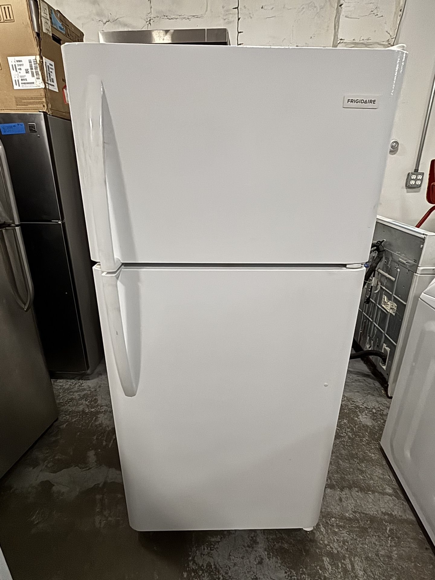 30” White Frigidaire Top&Bottom Refrigerator In Excellent Condition!
