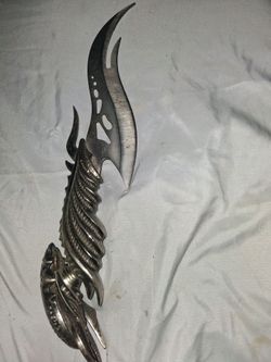 Collectable alien dagger