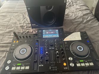 Pioneer XDJ-RX (Comes with Eris 3.5bt Speakers and USB)