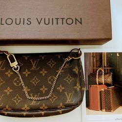 Authentic Louis Vuitton Pochette Accessoires and Gold Chain Strap