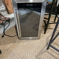 12 Bottle NUTRICHEF Wine Fridge