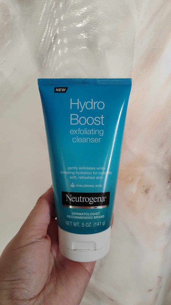 NEW NEUTROGENA HYDRO Boost Exfoliating Cleanser .5 oz.    NUEVO 