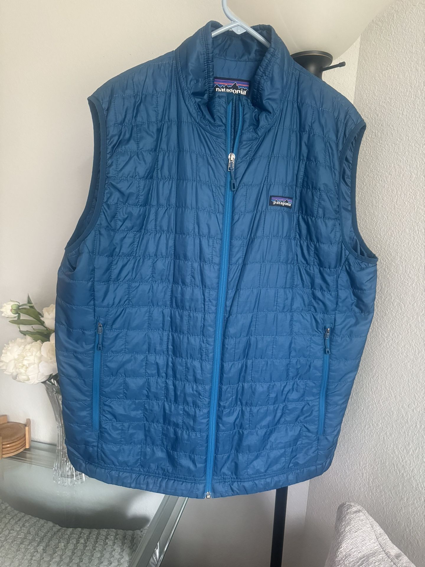 Patagonia Brand Men’s Vest Size XL