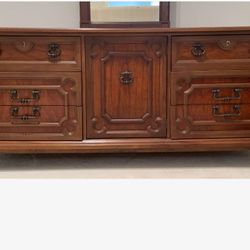 Dresser With Mirror