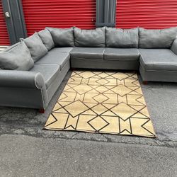 Sectional Couch!! Delivery Available 🚚!! Dimensions: 144” X 114” Length x 34” Height x 38” Depth ( 61” Depth Chaise) 