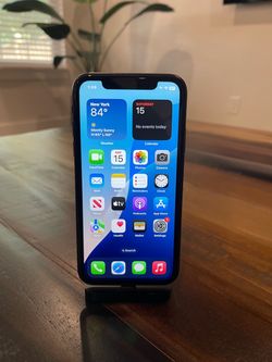 /// UNLOCKED 64 GB IPHONE XR ///