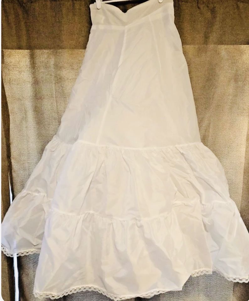 White Wedding Dress Puffy Slip - SIZE 14