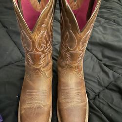 Cowboy Boots - Ariat- Size 8.5