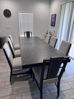 Modern Black Dining Table Set – 8 seats – Excellent Condition