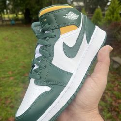 Jordan 1 Mid Sonics