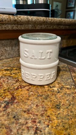 Mud pie salt and pepper celler.