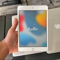iPad Mini 1, Wi-Fi Internet Access, ICloud And Factory UNLOCKED.  Excellent Condition 