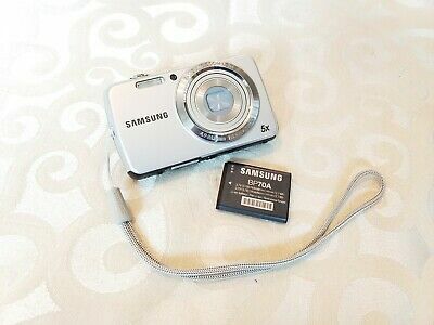 Samsung 14.2 MP Digital Camera