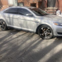 2014 Ford Taurus